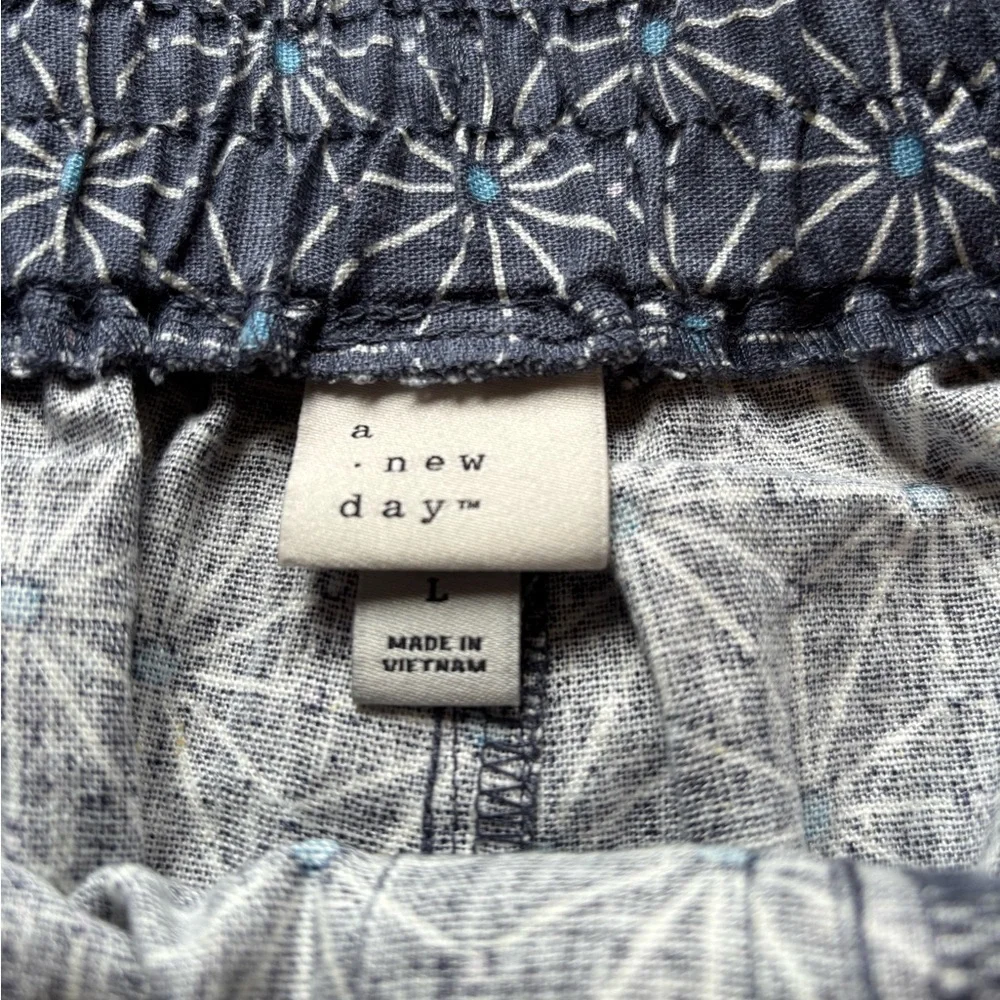 NWT Blue Patterned Linen Shorts High Waist Elastic Waist Pull On A NEW DAY L - Picture 4 of 6